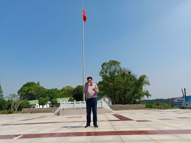 怀宁县中等专业学校举行返校复课后第一次升旗仪式