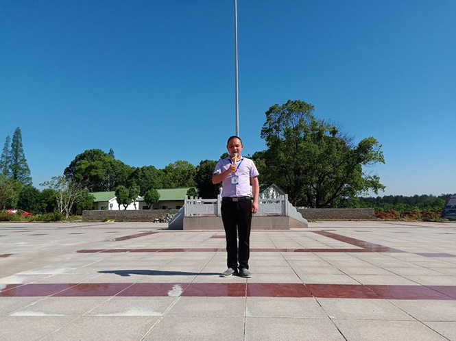 怀宁县中等专业学校举行返校复课后第一次升旗仪式