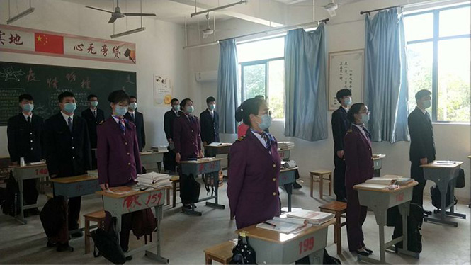 怀宁县中等专业学校举行返校复课后第一次升旗仪式