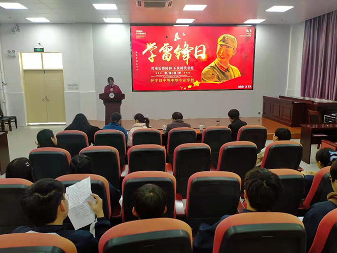 安庆市怀宁县中等专业学校举行“学雷锋”歌唱比赛和演讲比赛活动