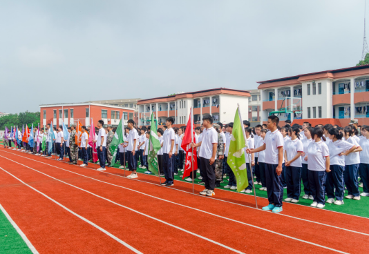 怀宁中专中学2021级高一新生国防教育开营仪式 青春无悔 拼搏最美