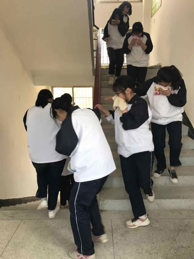 怀宁中专学校举行火灾逃生演练