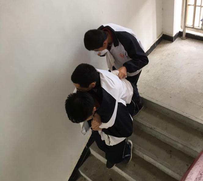 怀宁中专学校举行火灾逃生演练