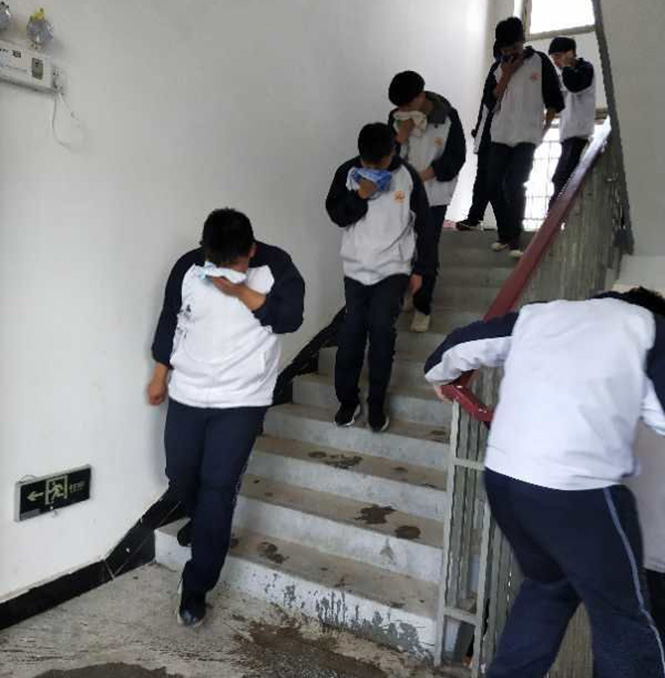 怀宁中专学校举行火灾逃生演练