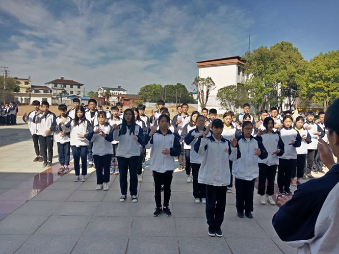 怀宁中专学校举行阳光跑操和跪羊图手语舞比赛