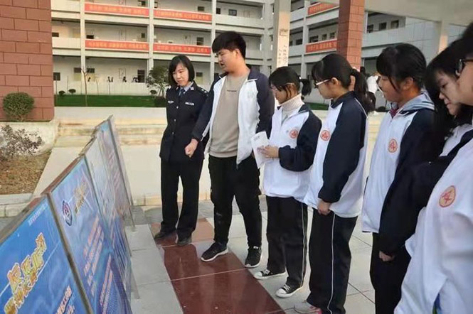 怀宁县公安局高河分局到怀宁县中等专业学校开展法制讲座