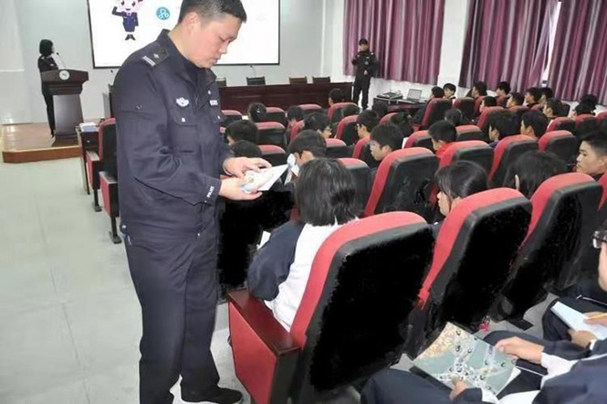怀宁县公安局高河分局到怀宁县中等专业学校开展法制讲座