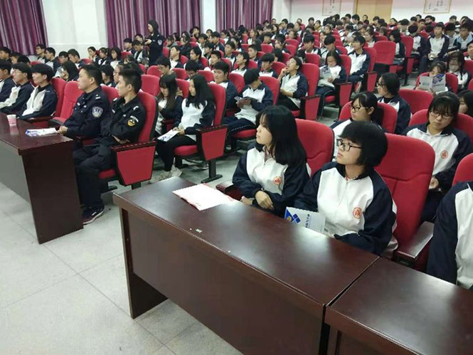 怀宁县公安局高河分局到怀宁县中等专业学校开展法制讲座