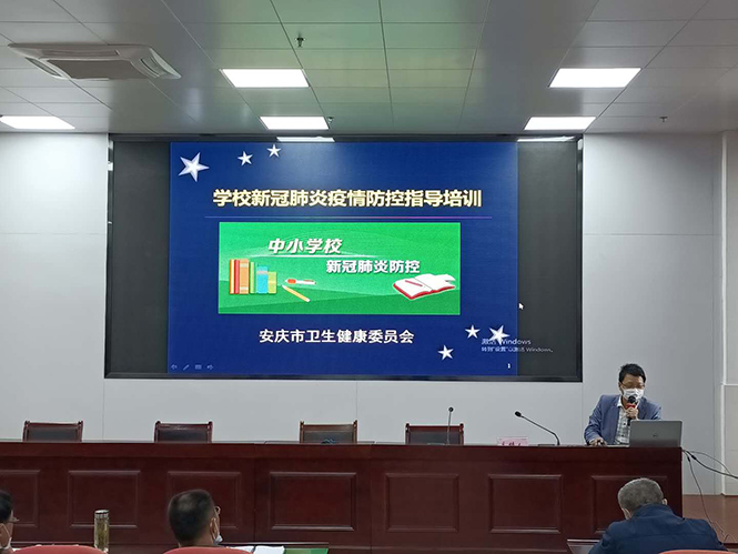 县中专学校组织开展疫情防控培训和开学安全演练