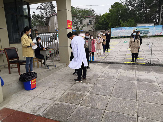 县中专学校组织开展疫情防控培训和开学安全演练