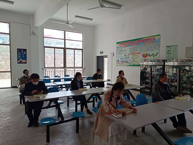 县中专学校组织开展疫情防控培训和开学安全演练