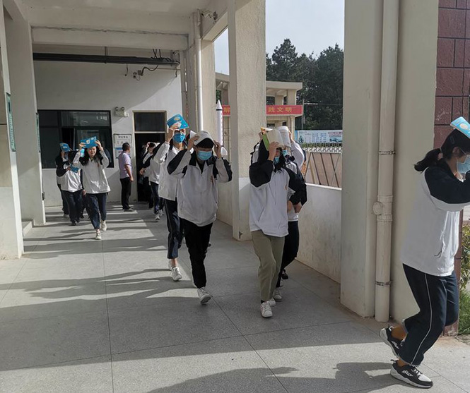 铭记历史，学会自救——怀宁县中等专业学校开展防震减灾应急演练