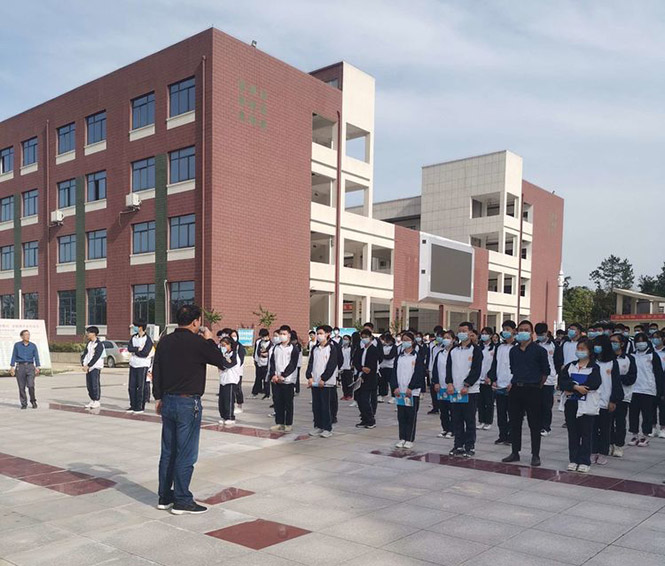 铭记历史，学会自救——怀宁县中等专业学校开展防震减灾应急演练