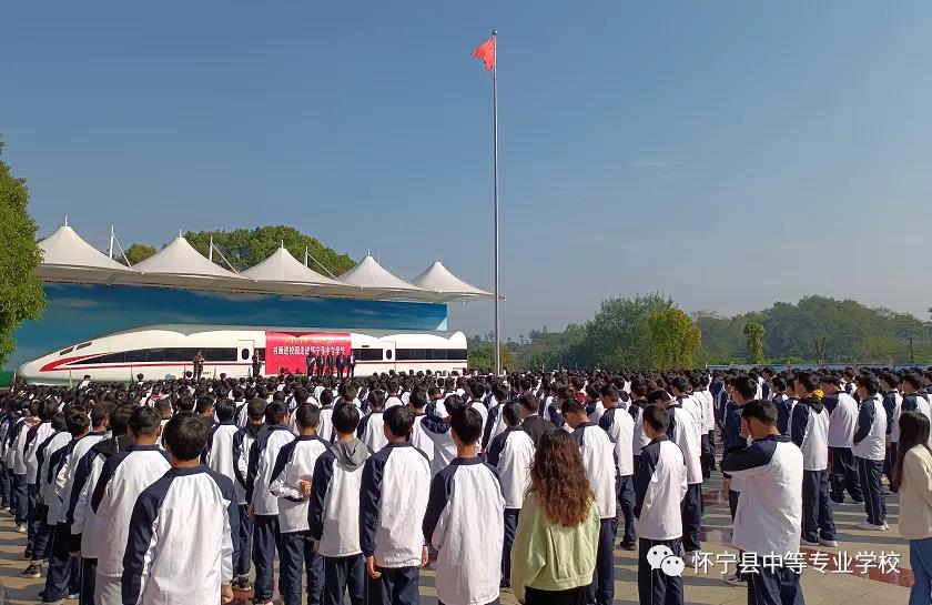 翰墨丹青颂 奋进新征程-----书画展走进怀宁县中等专业学校