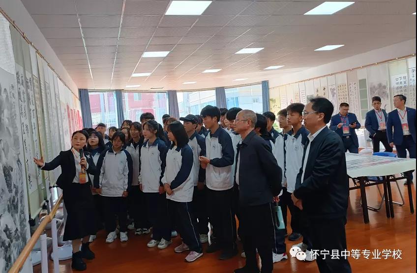 翰墨丹青颂 奋进新征程-----书画展走进怀宁县中等专业学校