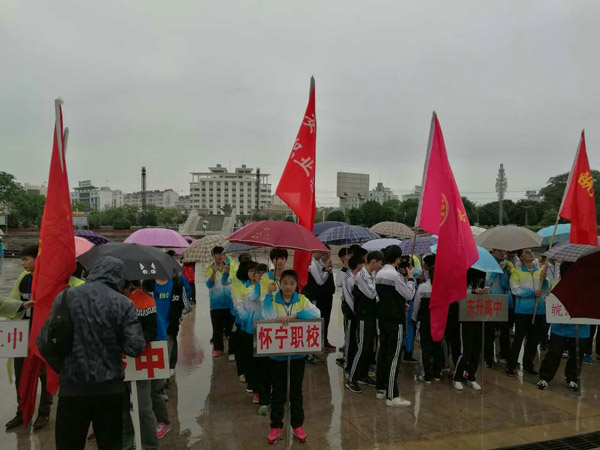 怀宁县职业技术学校学生参加全县中小学生秋季田径运动会