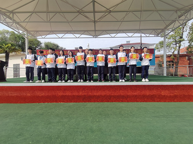 凝心聚力展风采—安庆怀宁中专学校举行拔河比赛