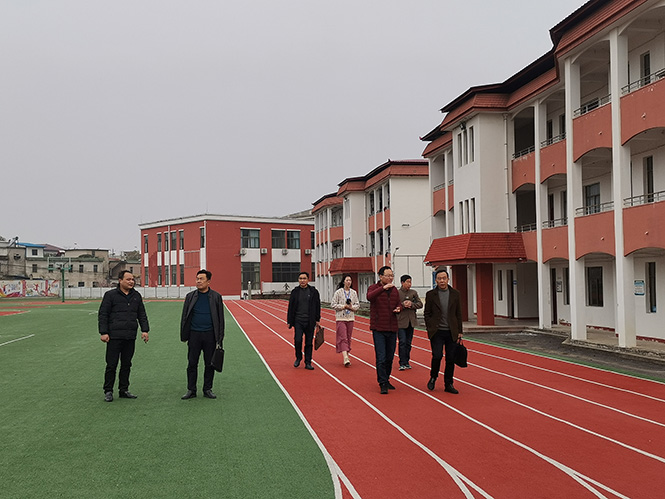 县教育局姚彦和局长到怀宁中专调研指导工作