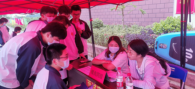 产教融合开新篇——怀宁县“独秀英才”校企合作对接招聘会在安庆怀宁中专隆重举行