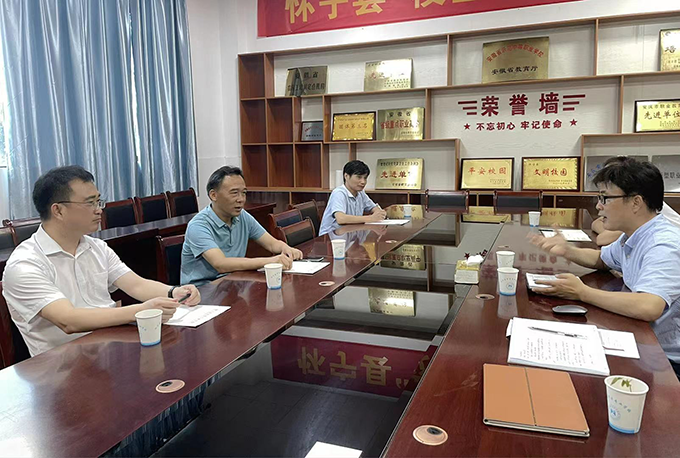 怀宁县教育局党委书记、局长姚彦和到县中专学校调研指导工作