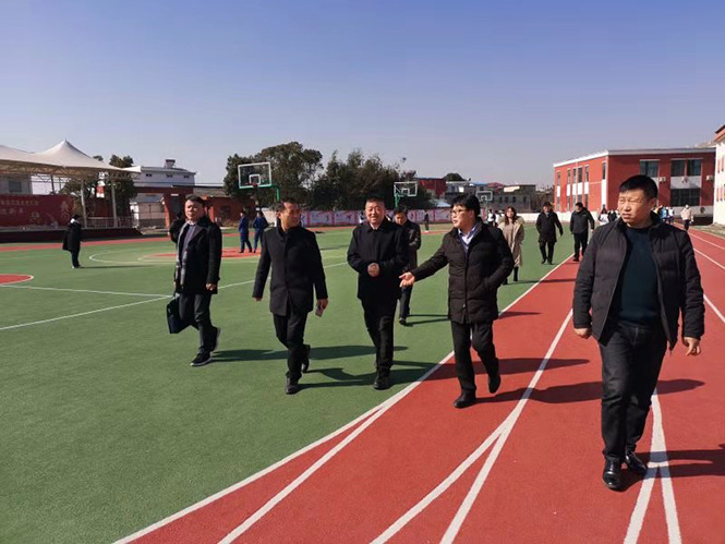 中南集团安徽区域总裁张金虎考察怀宁中专