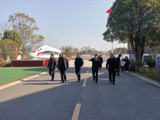 中南集团安徽区域总裁张金虎考察怀宁中专