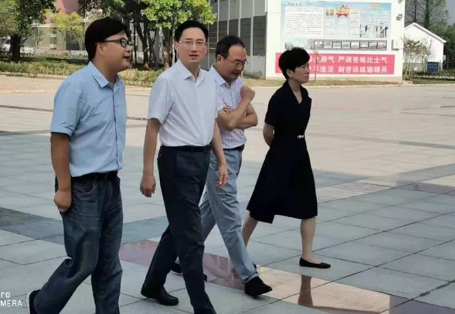 怀宁县委书记来怀宁中专学校视察指导
