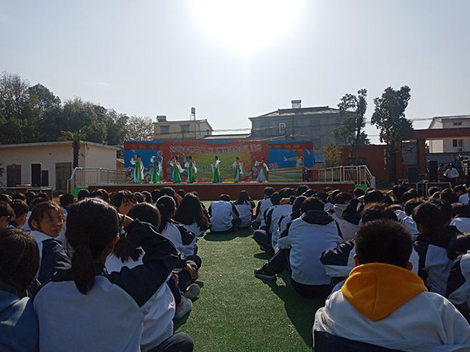 “黄梅戏进校园”走进怀宁县中等专业学校