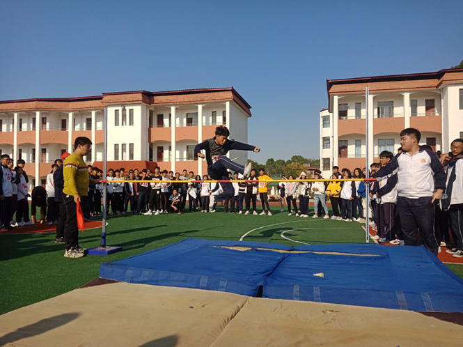 奏响青春赞歌，尽显少年芳华——记怀宁县中专学校第一届田径运动会