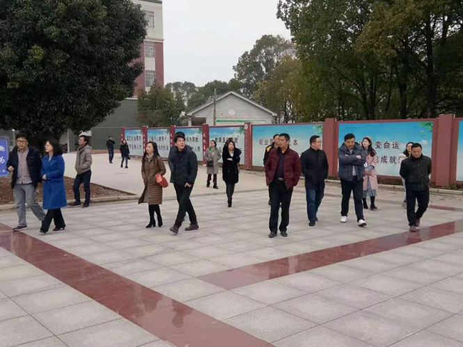 县经开区校企对接会在怀宁中专学校举行