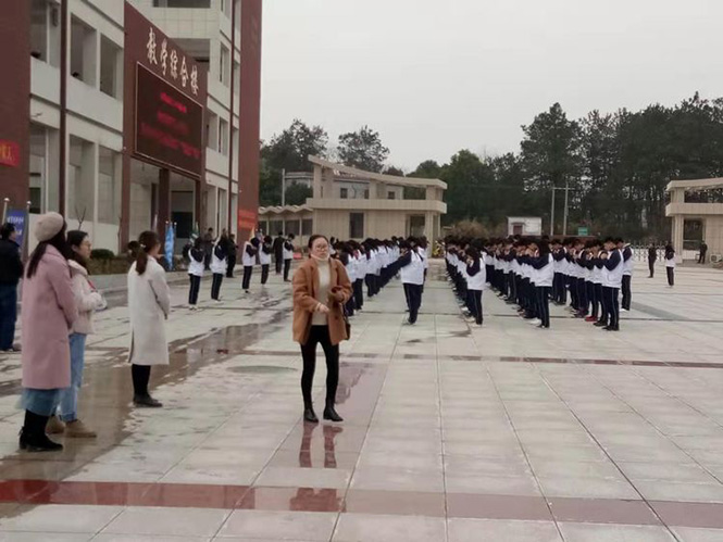 县经开区校企对接会在怀宁中专学校举行