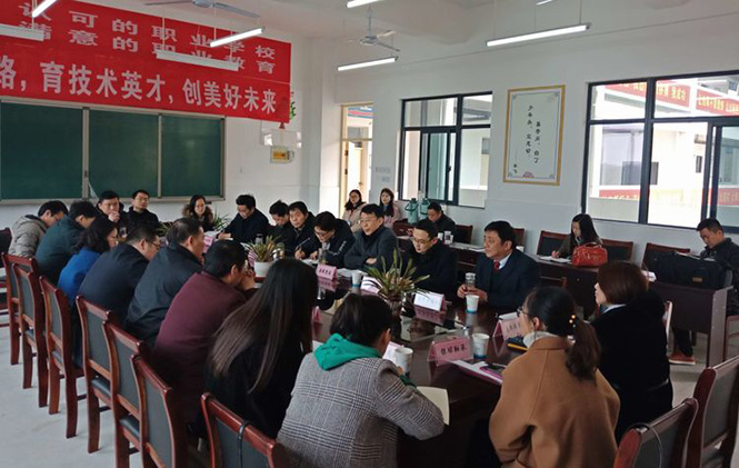 县经开区校企对接会在怀宁中专学校举行