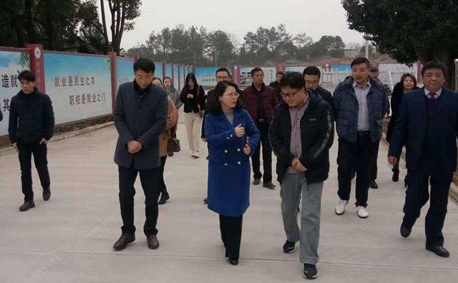 县经开区校企对接会在怀宁中专学校举行