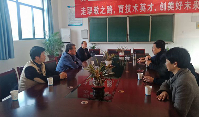 县人社局就业与人才交流中心郝主任来中专学校调研