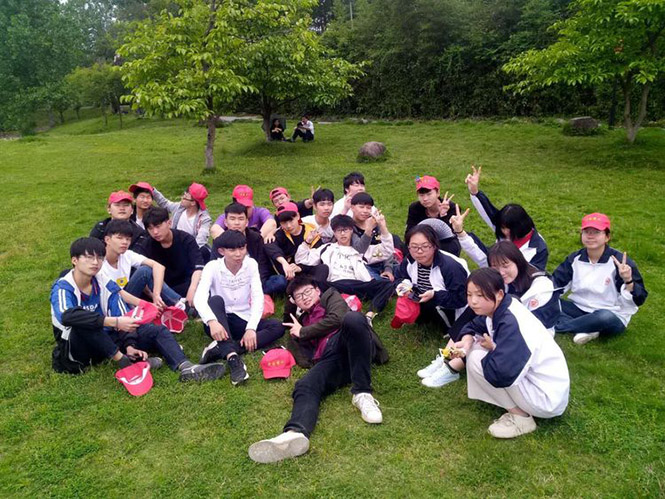 怀宁中专学校开展“同心同行，携手筑梦”寻梦徽州研学旅活动