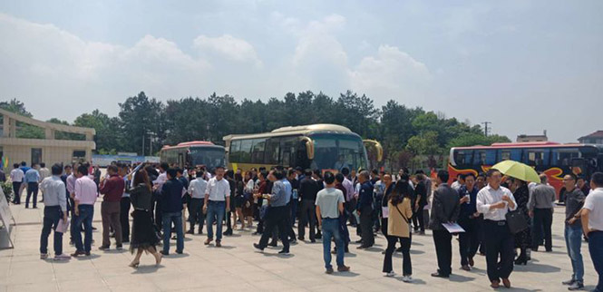 迎祖国70华诞，展职教新时代风采——县中专学校参加2019年职教活动月启动仪式