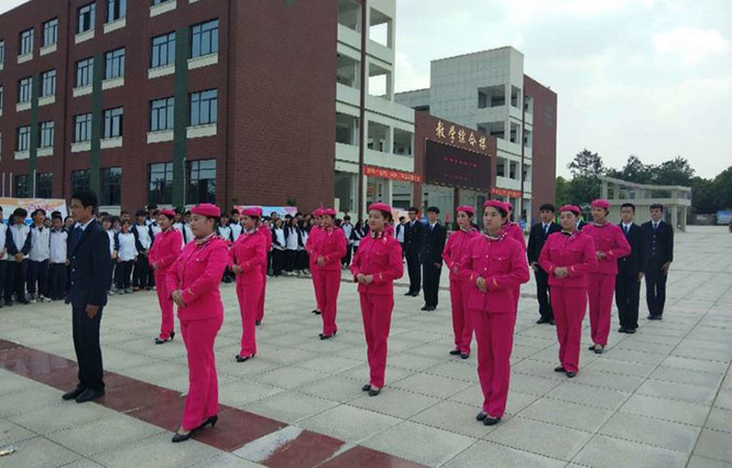 迎祖国70华诞，展职教新时代风采——县中专学校参加2019年职教活动月启动仪式