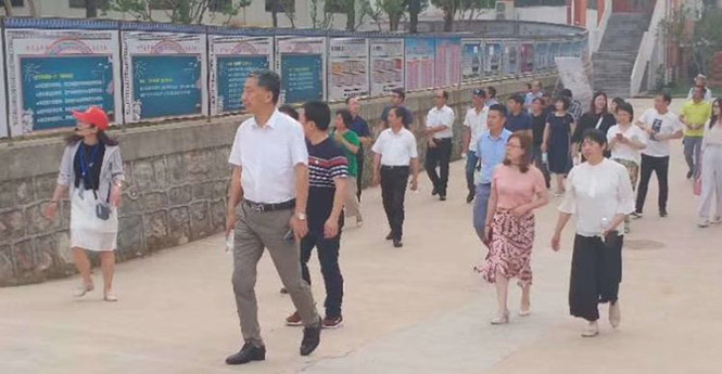 江西省浮梁县教育代表来怀宁中专学校考察指导工作