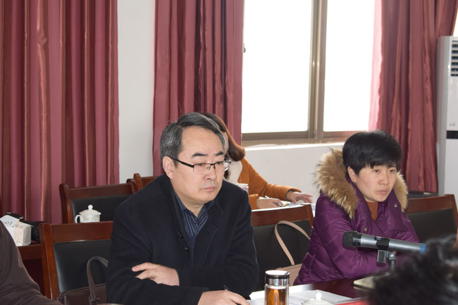 县长余学峰到怀宁县中专学校调研