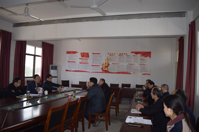 局长王江波到怀宁县中等专业学校调研