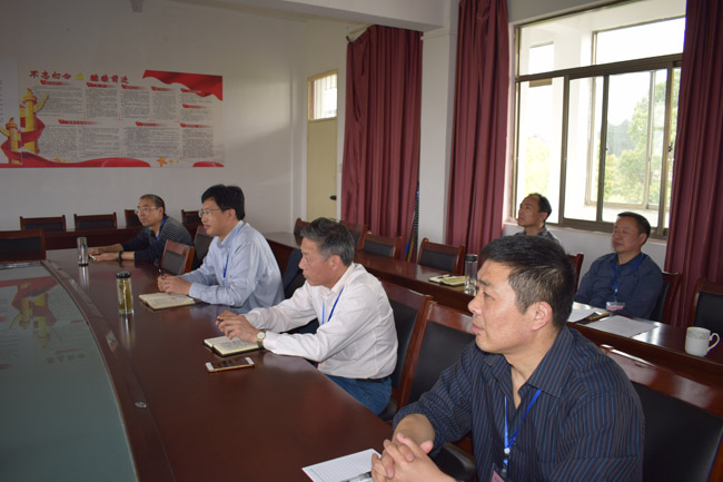 县人社局到县中专学校对接培训工作