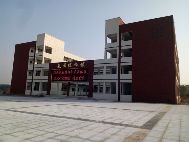 新教学大楼已经竣工 即将交付使用