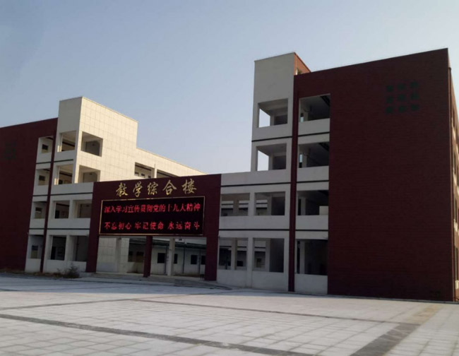 新教学大楼已经竣工 即将交付使用