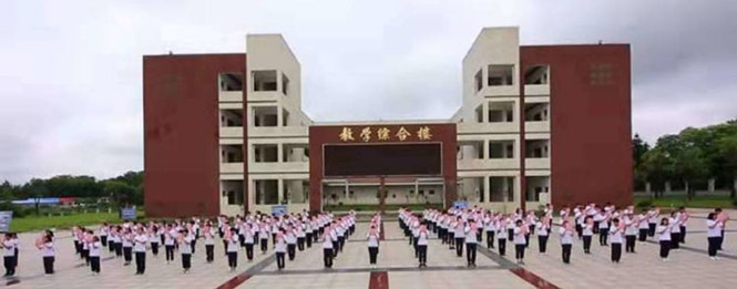 县成职教办主任王根旺到县中专学校检查职教招生工作