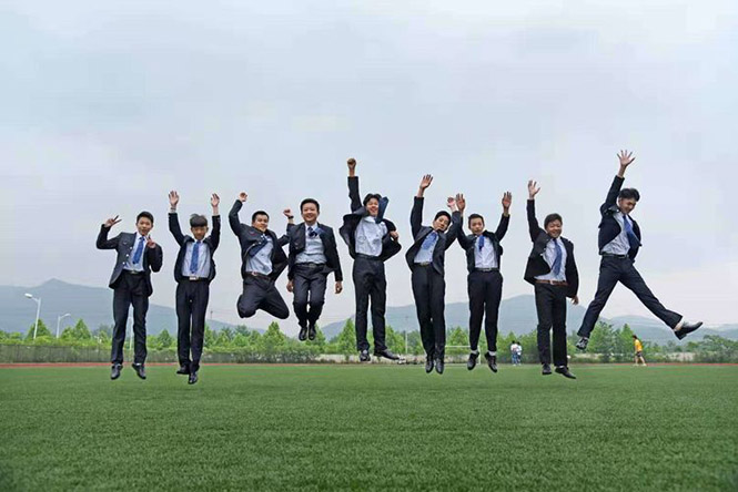 县成职教办主任王根旺到县中专学校检查职教招生工作