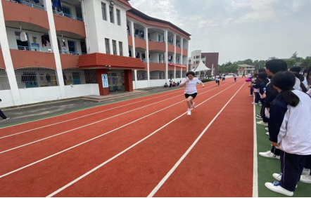 怀宁县中等专业学校第三届田径运动会胜利闭幕