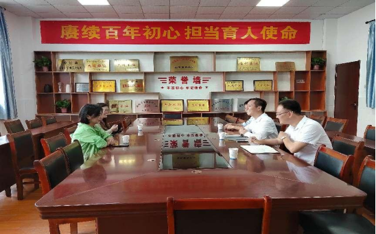 京东电商产业学院（华东）执行副院长季佳莹女士来我校洽谈产教融合