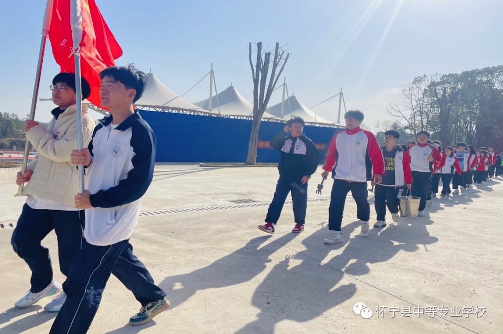 齐心添绿，关爱自然——怀宁县中等专业学校开展植树节主题活动