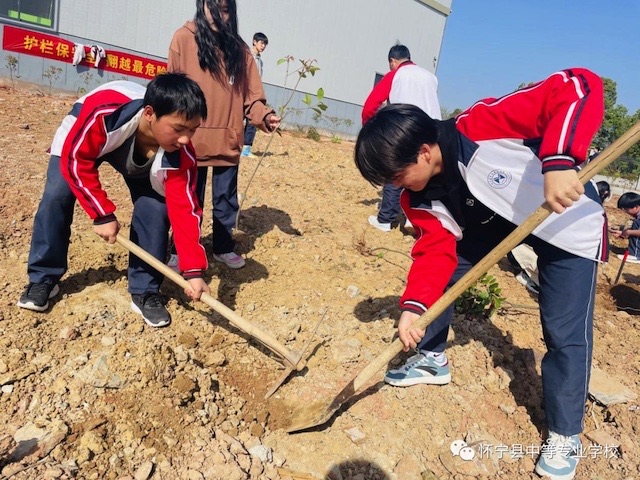 齐心添绿，关爱自然——怀宁县中等专业学校开展植树节主题活动