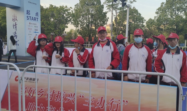 以梦为马，激情满“怀”——怀宁县中等专业学校助力蓝莓之乡半程马拉松